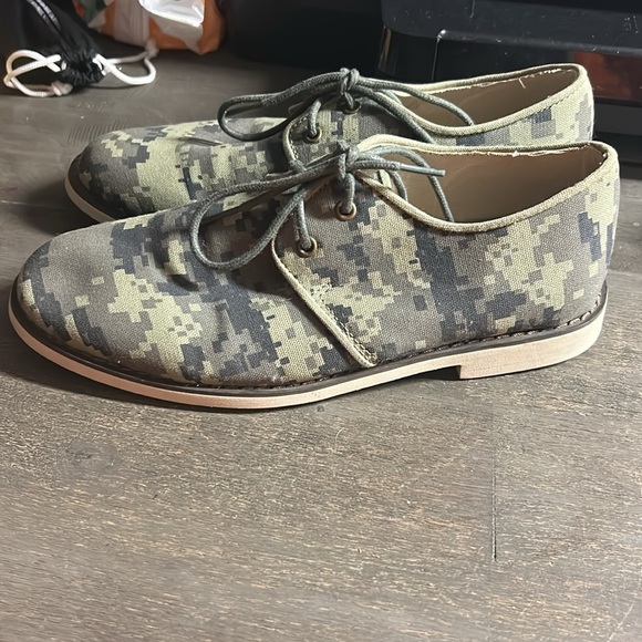 Generic Surplus Los Angeles Calif. Men’s Digital Camo Oxford Loafers. - Picture 2 of 6